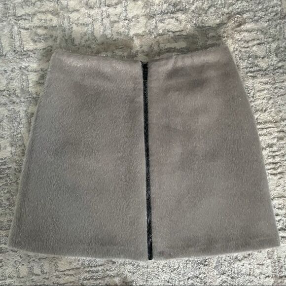 🚨 3 for $25 - FAUX Fur Zip through A-Line Skirt - Picture 2 of 4